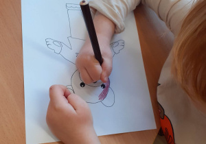 Twórcze działania w świetlicy szkolnej podczas Drzwi Otwartych szkoły.