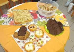 Poczęstunek w wykonaniu Rodziców uczniów.
