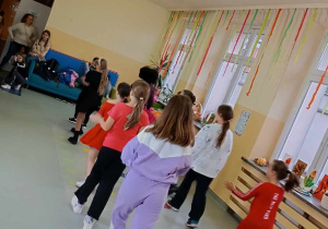Zumba dla wszystkich prowadzona przez szkolny zespół Power Dance.