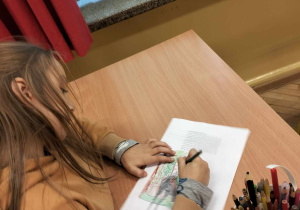 Dzień patriotyzmu w świetlicy szkolnej_praca świetliczaków.