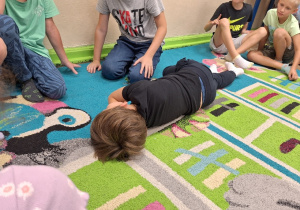 Pozycja boczna bezpieczna w praktyce_projekt "Cenne życie".
