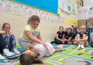 Pozycja boczna bezpieczna w praktyce_projekt "Cenne życie".