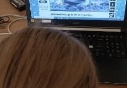 Twórcze aktywności związane z Dniem Kropki_gry i zabawy z wykorzystaniem wybranych programów komputerowych.