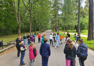 Zajęcia terenowe w Parku na Zdrowiu klasy 5b.