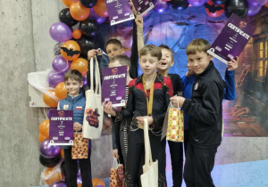 Zawody Halloween Cup w Bydgoszczy_pamiątkowe zdjęcie zawodników.