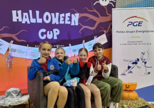 Zawody Halloween Cup w Bydgoszczy_pamiątkowe zdjęcie zawodniczek.