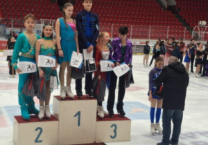 Julia Kadlubek uczennica klasy 7a wraz ze swoim partnerem i 2. miejsce na międzynarodowych zawodach Pavel Roman Memorial 2025 w Ołomuńcu!.