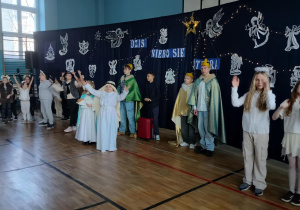 Jasełka Bożonarodzeniowe w wykonaniu wybranych uczniów szkoły.