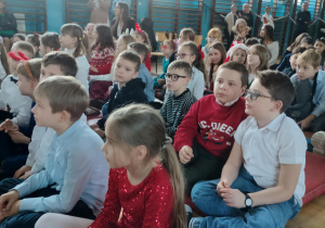 Jasełka Bożonarodzeniowe w wykonaniu wybranych uczniów szkoły_publiczność.