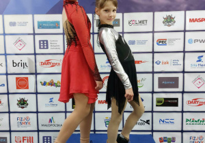 Karina Kvasnevska (21 m-ce) i Anastasia Stepanova (37 m-ce) w klasie srebrnej dziewcząt.