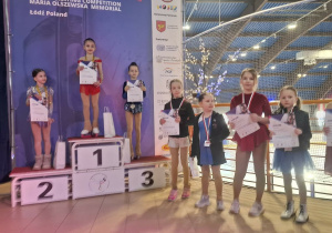 Oliwia Adamczyk i 3 m-ce w kategorii najmłodszych wśród dziewcząt.