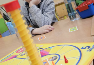 Innowacja "Planszówkowa Akademia Kompetencji Kluczowych"_klasa 2b podczas gier.