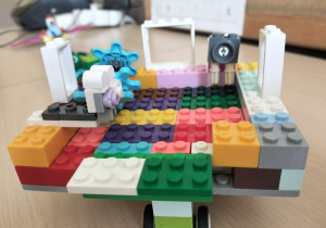 Konstrukcje LEGO, czyli kreatywność świetliczaków w roli głównej.