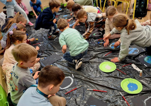 Dzień Ziemi w edukacji wczesnoszkolnej_prace w wykonaniu uczniów klasy 1a.