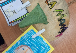Dzień Matki w klasie 1a_twórczo i projektowo_upominek dla mamy.