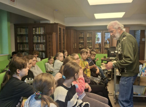 Klasa 4b w Wojewódzkiej Bibliotece Publicznej - Muzeum Książki Dziecięcej.