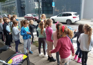 Klasy 2a i 2b poznają zasady ruchu drogowego