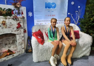 Wanda Kędzierska, Izabela Stolarczyk uczennice kl.5a