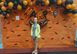 Prezentacja uczestniczki zawodów Halloween CUP