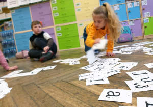 Praca z alfabetem polskim - układanie sylab i wyrazów z poznanych literek.