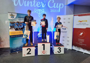 Juniorzy Młodsi B. Uczeń klasy 6a Mark Makarenko 1m. i uczeń klasy 7a Przemysław Bartosik 2m.