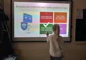 Zajęcia warsztatowe z p. Moniką Wachowicz z UŁ_ bezpieczne hasła.