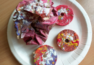 Pączki w wykonaniu uczennicy klasy 1a.