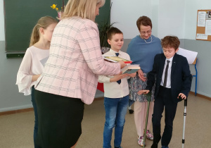Wręczenie dyplomów i nagród zwycięzcom z klas: 4a i 4b.