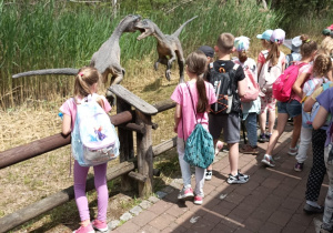 Uczniowie klasy 1a podczas wycieczki w Parku Rozrywki i Nauki Jura Park w Krasiejowie k. Opola.