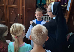 Uczniowie klasy 2a podczas lekcji religii w Katedrze Łódzkiej.