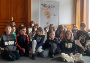 Uczniowie klasy 6b w Muzeum Dzieci Polskich.