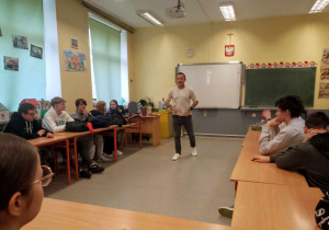 Spotkanie ósmoklasistów z posłem na sejm, Marcinem Józefaciukiem.