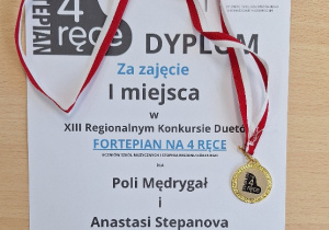 Dyplom i medal za I miejsce w konkursie muzycznym.