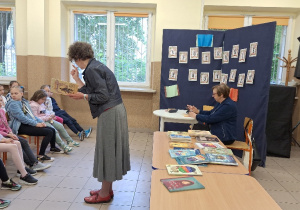 Udział uczniów klas: 2a, 2b i 3a w spotkaniu z autorką książek, p. Renatą Piątkowską.