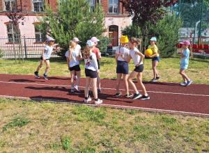 Och, jak przyjemnie na dworku spędzać czas!...klasa 2a.