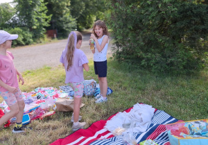 Piknik na łonie natury w klasach: 2a, 2b i 3b.