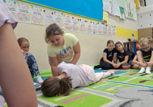 Pozycja boczna bezpieczna w praktyce_projekt "Cenne życie".