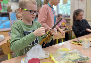 "Patyki poszukuję - wyobraźnię buduję"_projektowo w klasie 3a.