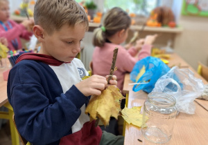 "Patyki poszukuję - wyobraźnię buduję"_projektowo w klasie 3a.