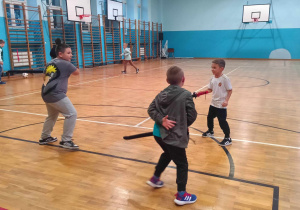 Piknik "Smaki jesieni"_pokazy sportowe na sali gimnastycznej.