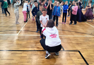 Piknik "Smaki jesieni"_pokazy sportowe na sali gimnastycznej.