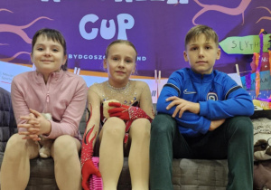 Zawody Halloween CUP 2024_Zuzanna Mucha, Daryna Sarzhan, Oliwier Gąsior.