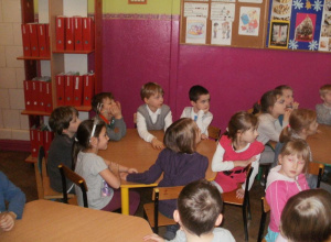 Klasa IA odwiedza dzieci z Przedszkola Miejskiego nr 23