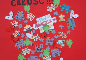 Klasowe obchody walentynkowe w klasie 3a_plakat tematyczny z puzzli.