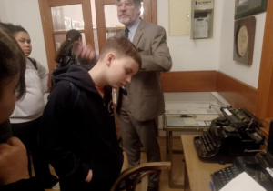 Klasa 6b w Izbie Pamięci Adwokatury Łódzkiej.