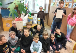 Finał akcji "Zajączek Wielkanocny Dzieciom"_spakowanie darów dla podopiecznych Domu Dziecka dla Małych Dzieci w Łodzi.