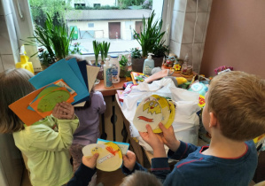 Finał akcji "Zajączek Wielkanocny Dzieciom"_przekazanie darów dla podopiecznych Domu Dziecka dla Małych Dzieci w Łodzi.