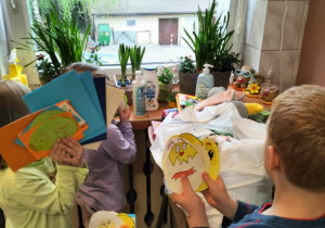 Finał akcji "Zajączek Wielkanocny Dzieciom"_przekazanie darów dla podopiecznych Domu Dziecka dla Małych Dzieci w Łodzi.
