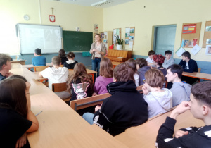 Prelekcja przedstawiciela Muzeum Dzieci Polskich_klasy: 8a i 8b.