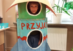 Kosmiczne nowinki_świetliczaki wyruszają w kosmiczną podróż!_pamiątkowe zdjęcie w rakiecie.